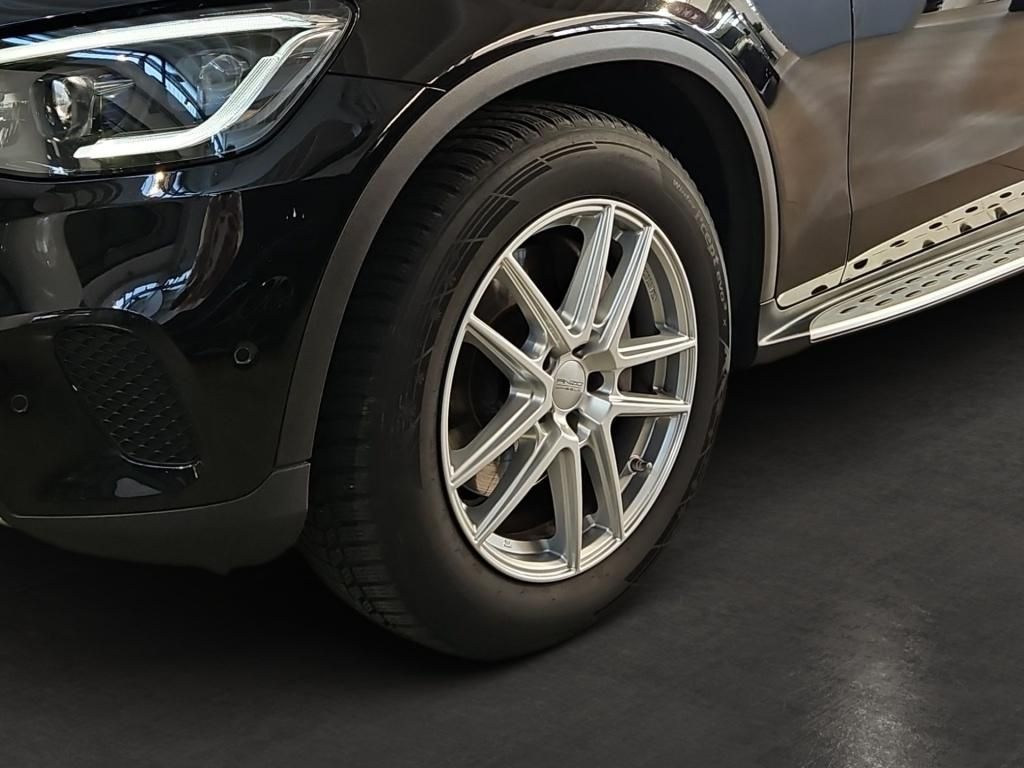 Fahrzeugabbildung Mercedes-Benz GLC 200 4M AHK Pano Navi LED SHZ Ambie. SpurH.