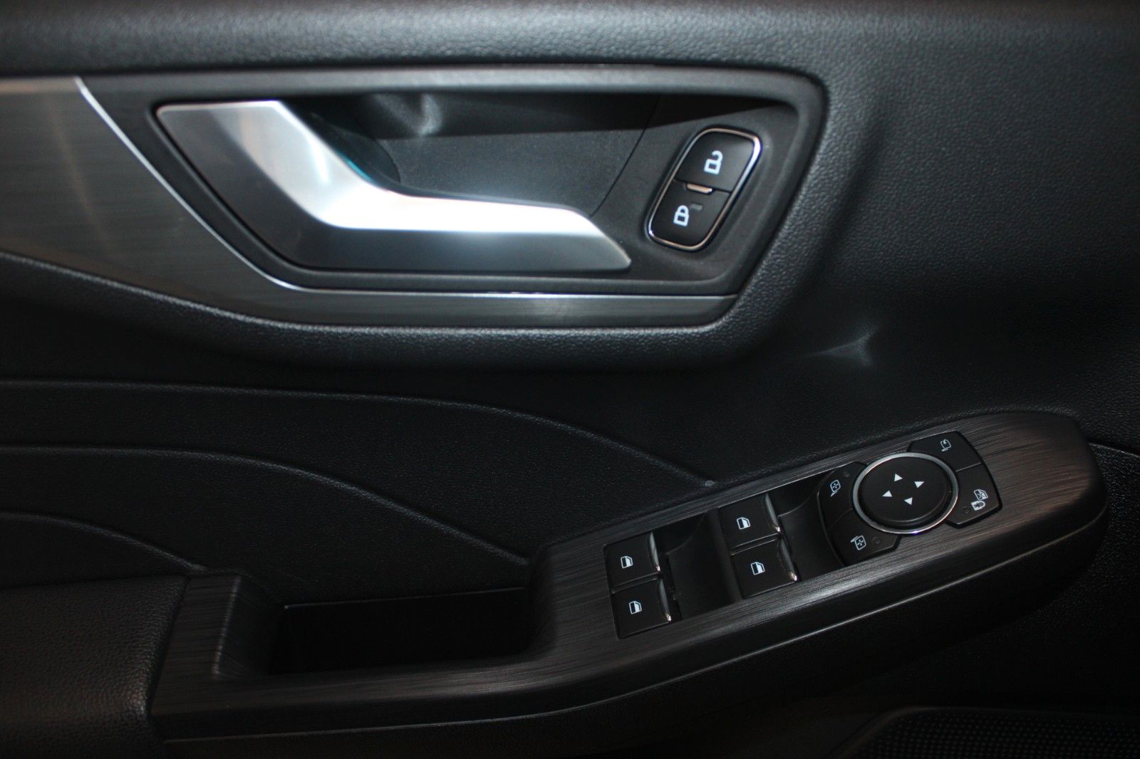 Fahrzeugabbildung Ford Kuga PHEV Titanium X AHK LED HUD 2xCam WinterP.