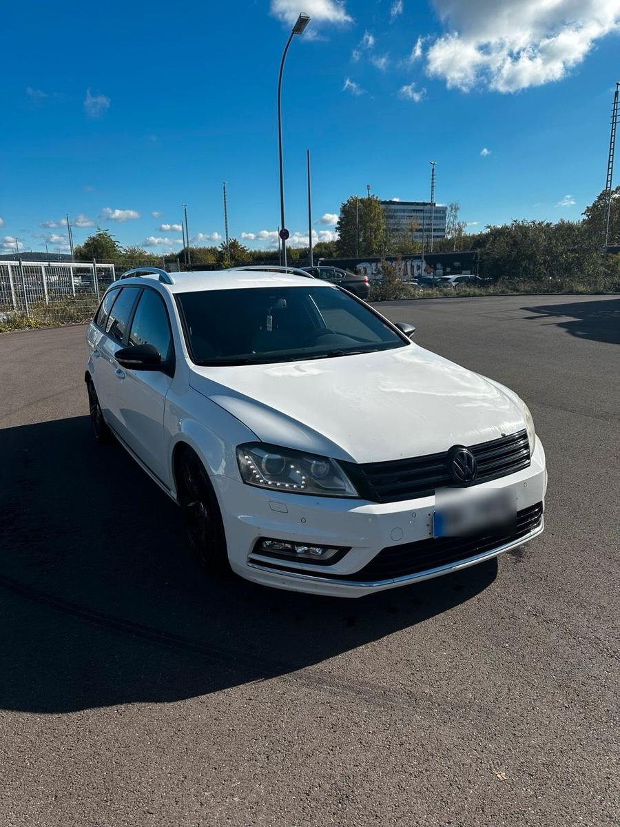 Volkswagen Passat 2013 — rear view