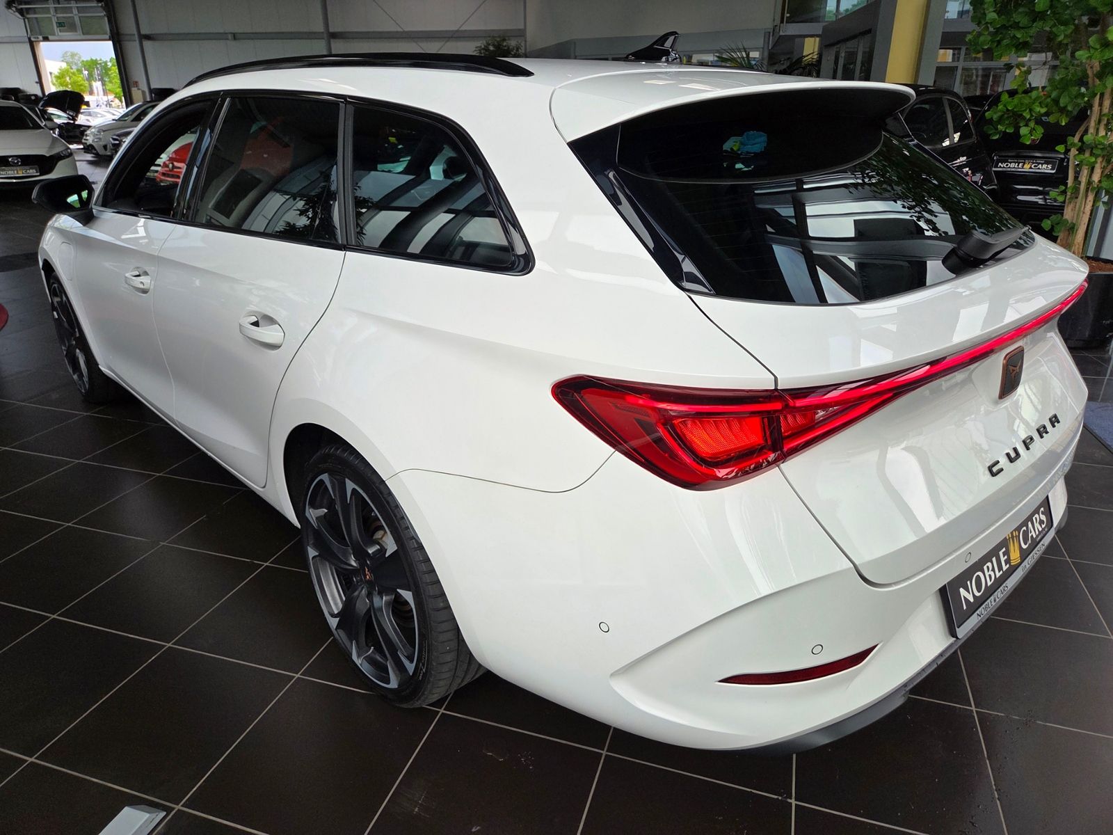 Fahrzeugabbildung CUPRA Leon Sportstourer VZ 1.4 e-Hybrid SHZ LED NAVI