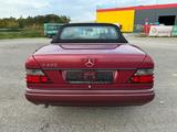Mercedes-Benz E 220 Cabrio Sportline Automatik-Top Zustand - Mercedes-Benz E 220: Rot, Leder