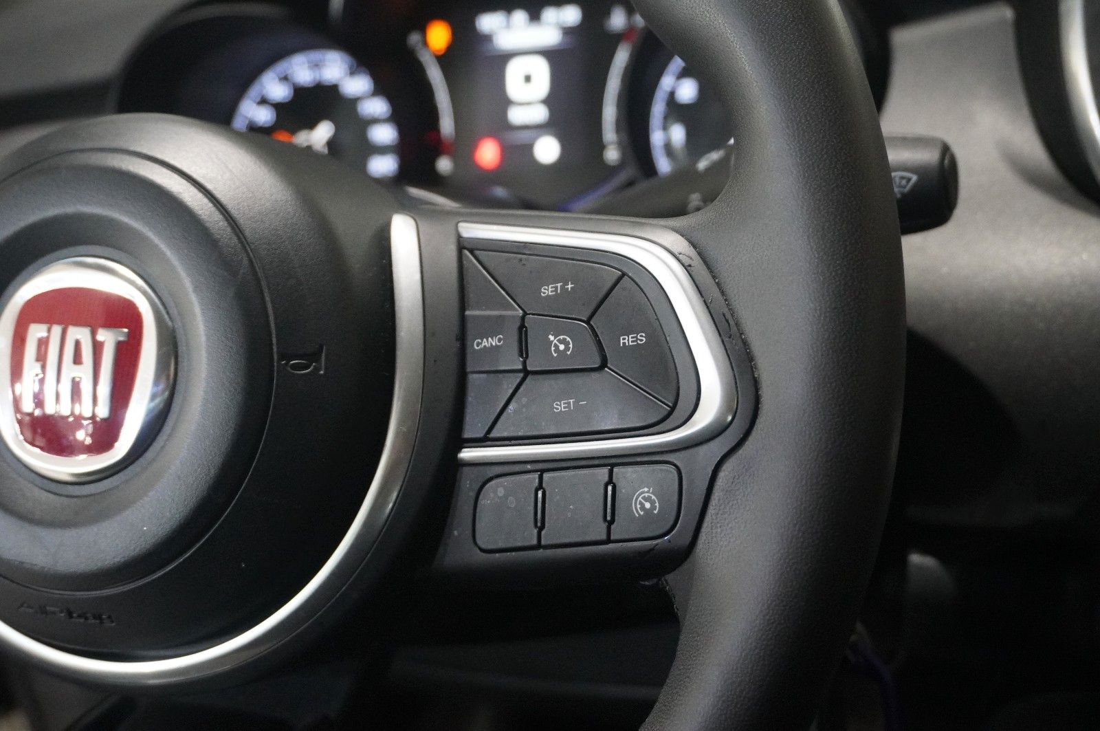 Fahrzeugabbildung Fiat 500X 1.3T CROSS DCT NAVI/LED/PDC/SPORT/TEMP/DAB+