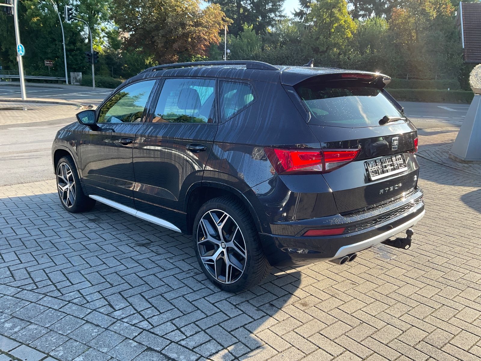 Fahrzeugabbildung SEAT Ateca 1.5 TSI FR DSG,AHK,LED,Navi,19",ACC