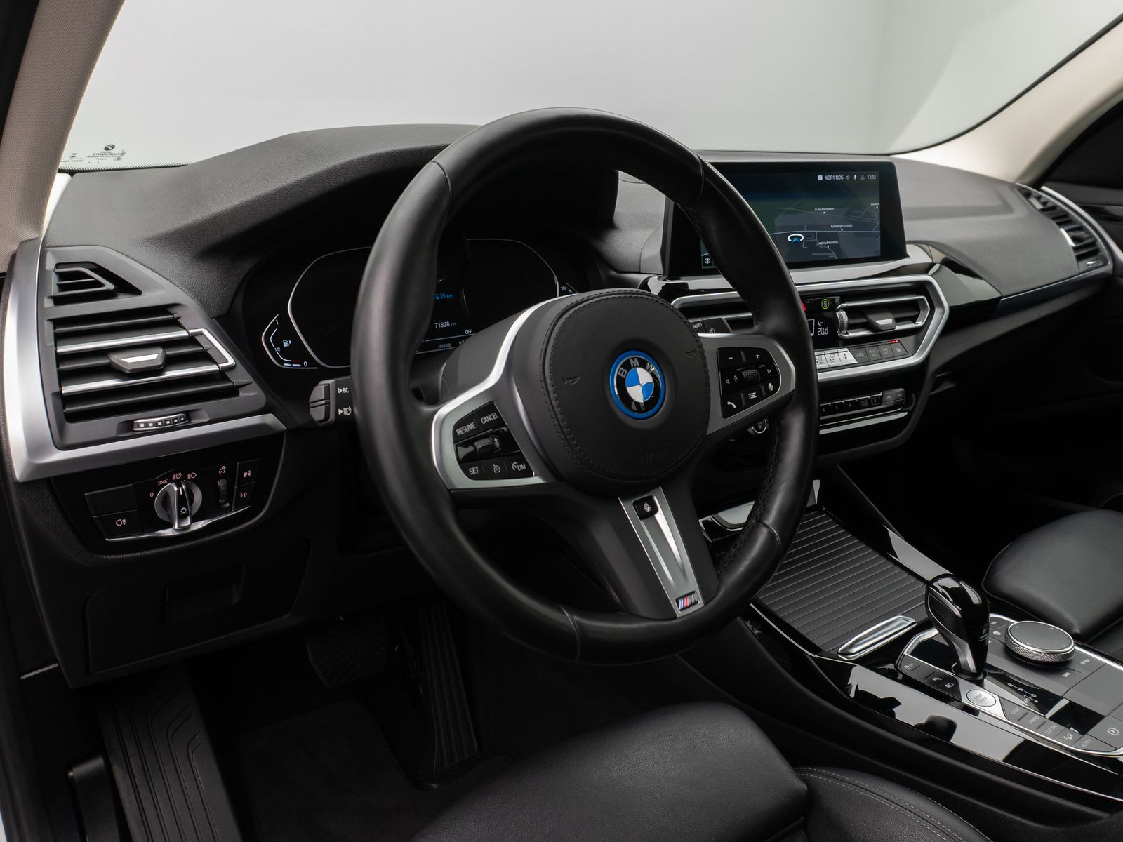 Fahrzeugabbildung BMW X3 xD30e Kamera HUD DAB Lenkrhzg Alarm AHK Sport