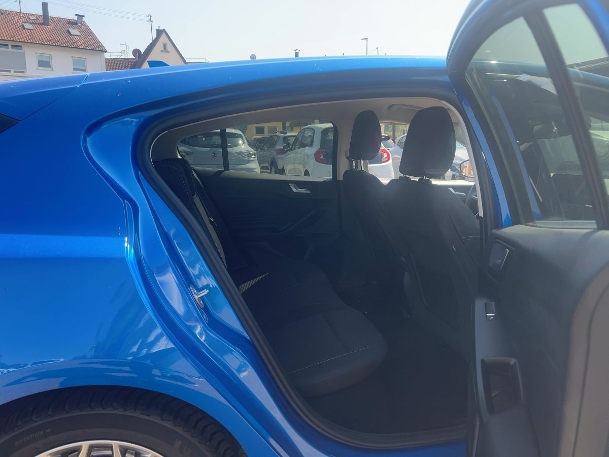 Fahrzeugabbildung Ford Focus Titanium 1.5 Eco Boost Kamera ACC