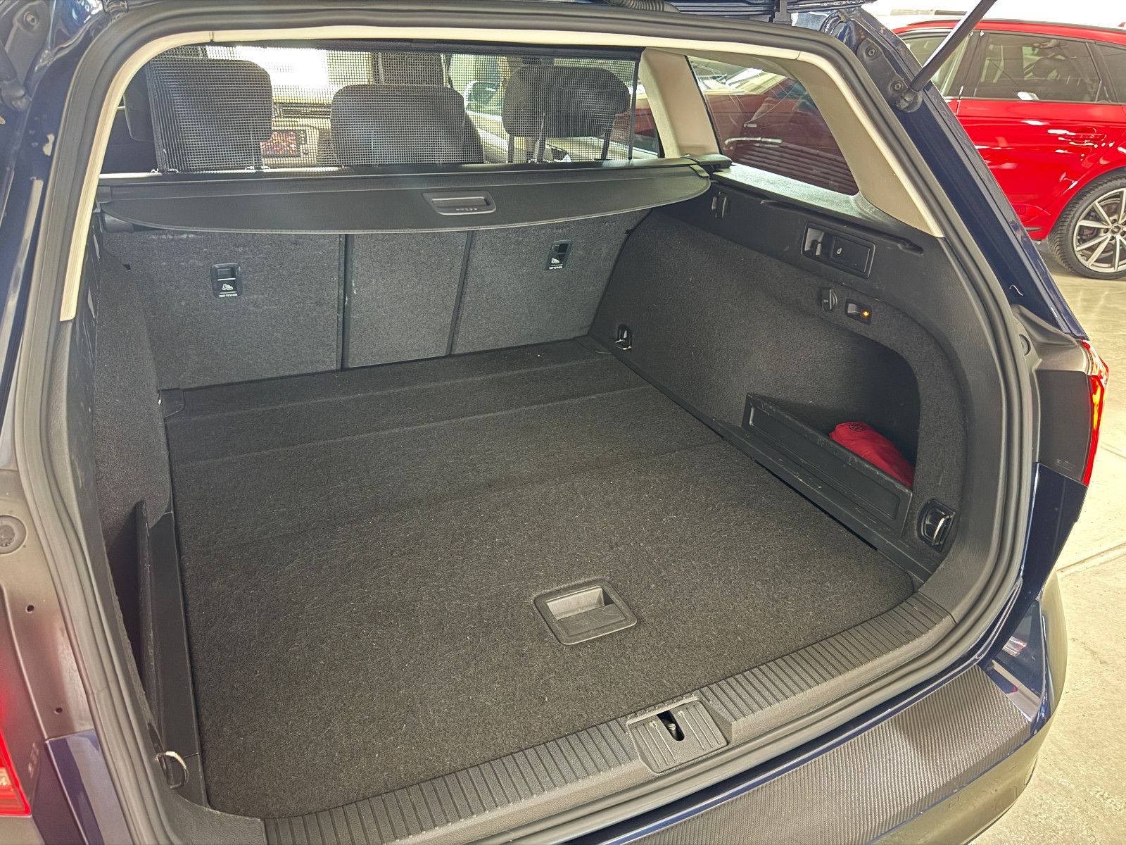 Fahrzeugabbildung Volkswagen Passat 2.0 TDI DSG COMFORTLINE NAVI LED AHK ACC
