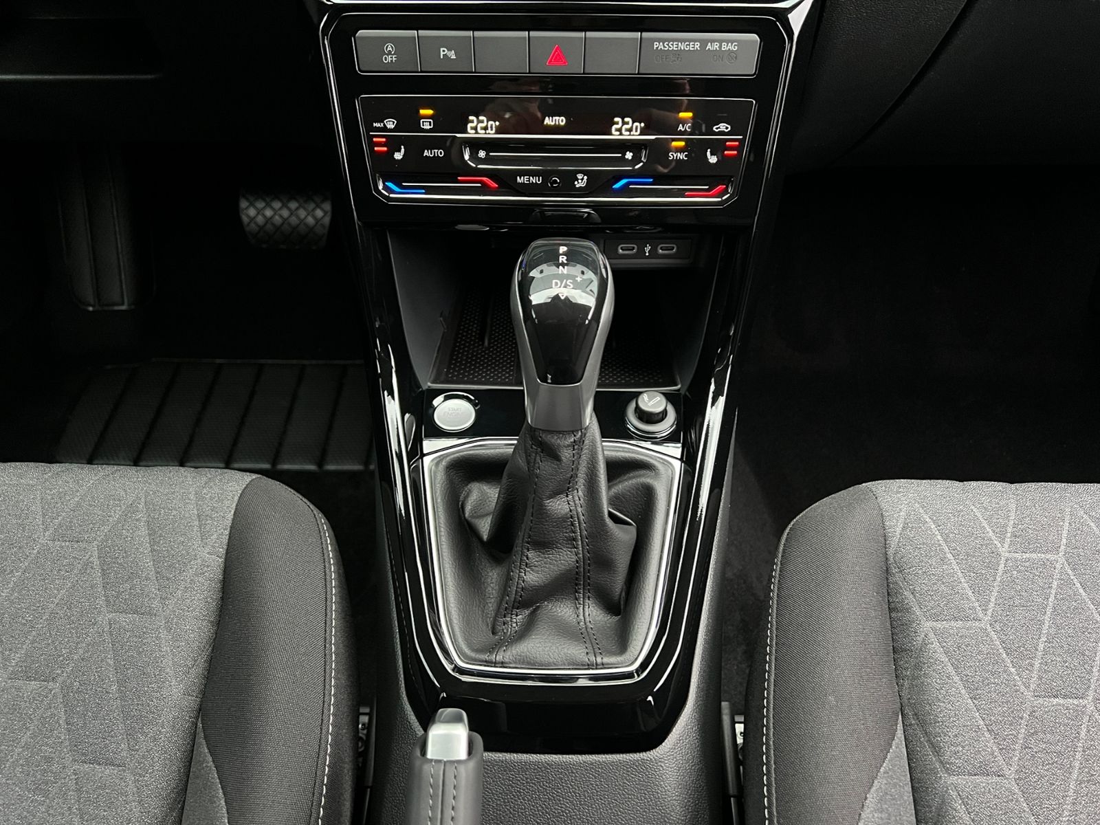 Fahrzeugabbildung Volkswagen T-Cross Life 1.5 TSI DSG *IQ.Light, Ready2Discov