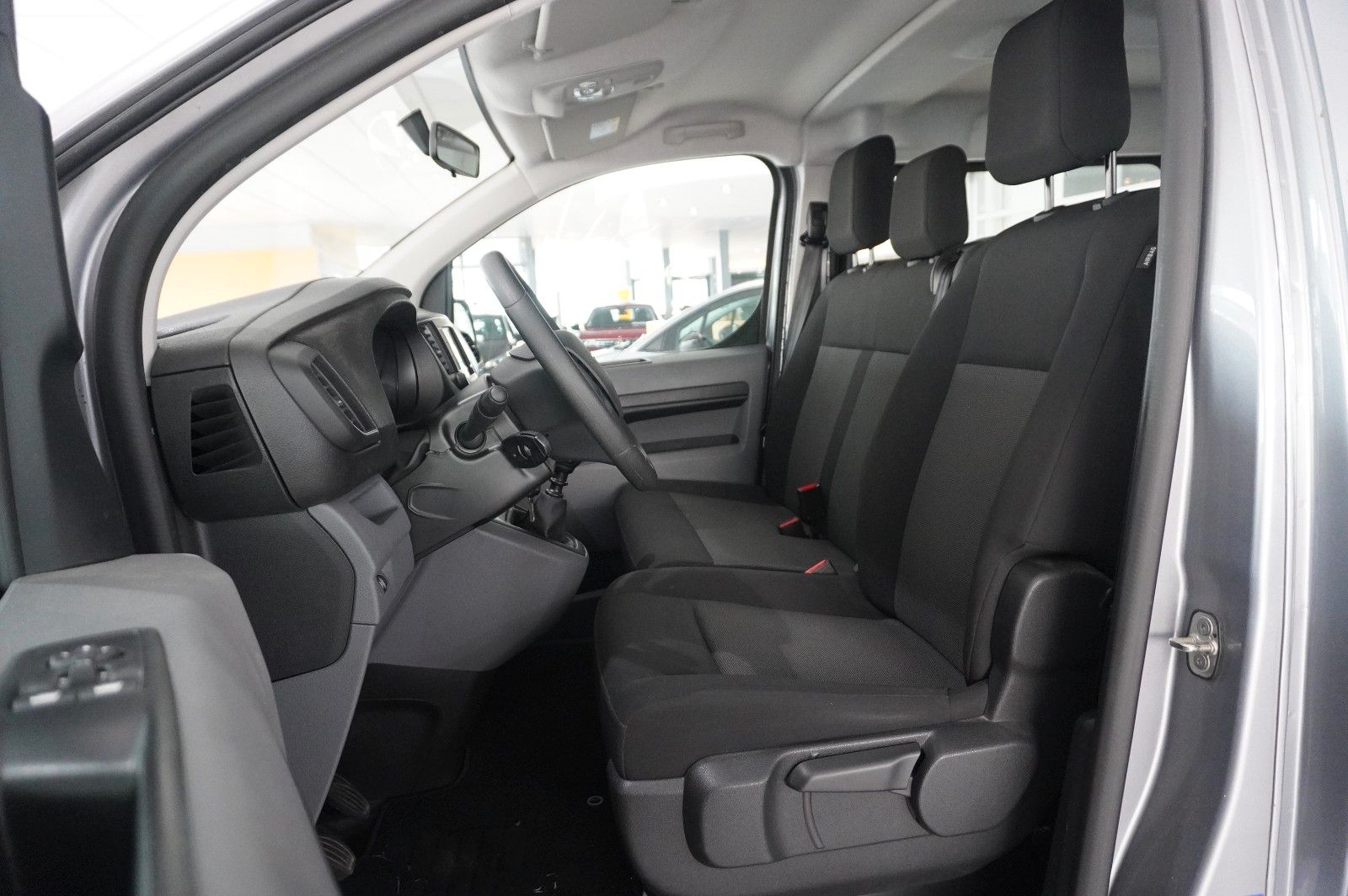 Fahrzeugabbildung Opel Vivaro C Kombi 2.0D "L" 9-SITZER NAVI/TEMP./DAB+