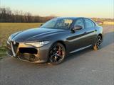 Alfa Romeo Giulia 2.0 Turbo 16V 206 kW AT8-Q4 Veloce Veloce - Alfa Romeo: Veloce