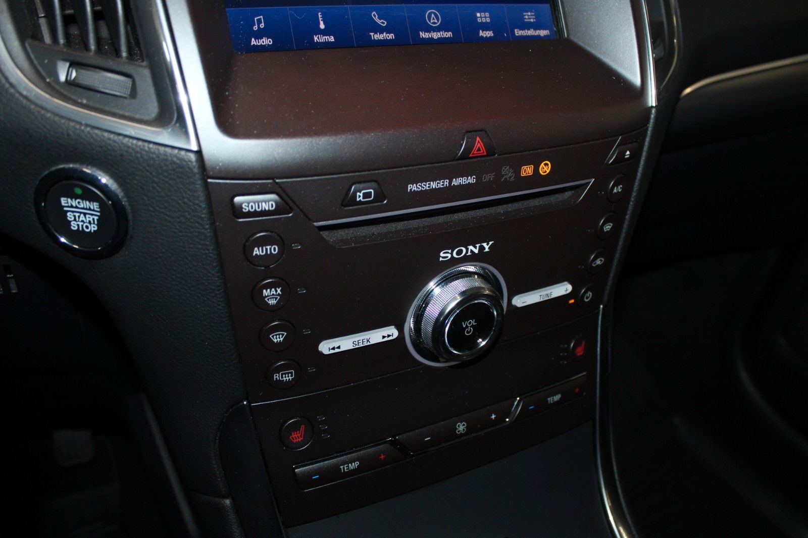 Fahrzeugabbildung Ford S-Max Titanium Automatik 7-Sitze AHK ACC CAM LED