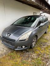 Peugeot 5008 1.6 Premium 155 THP Automatik Premium - Peugeot 5008 Premium mit Diesel-Antrieb
