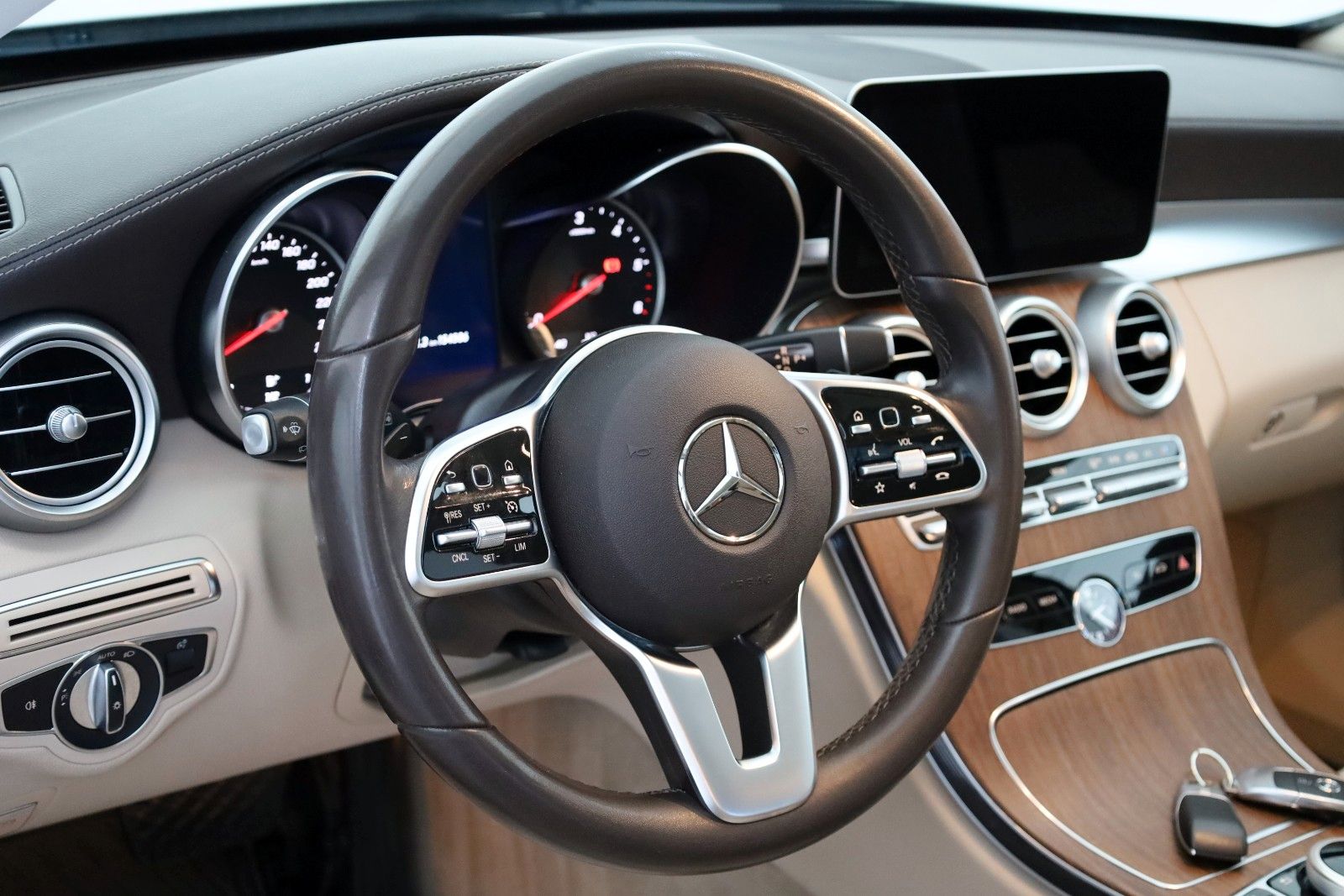 Fahrzeugabbildung Mercedes-Benz C 220d T T.Leder,Navi,LED, Panorama, CarPlay,+WR