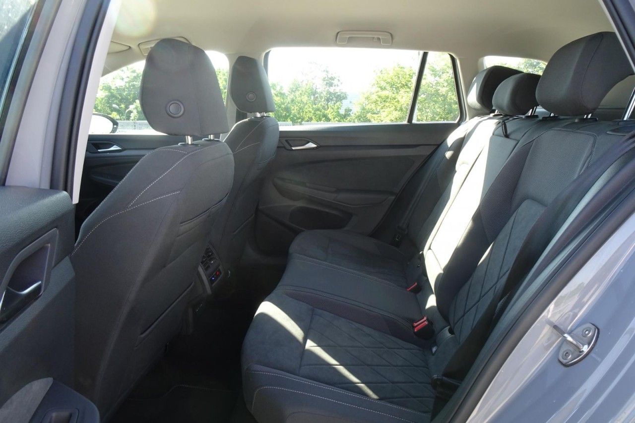 Fahrzeugabbildung Volkswagen Golf Var. STYLE 1.5l eTSI 96kW DSG LED Navi