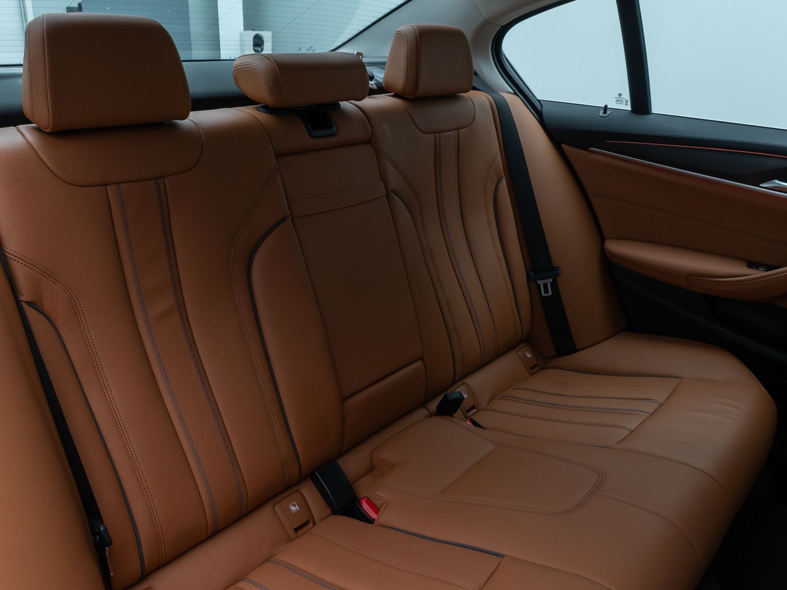 Fahrzeugabbildung BMW 530d xD LuxuryLine H/K DAB Komfort Alarm AHK ACC