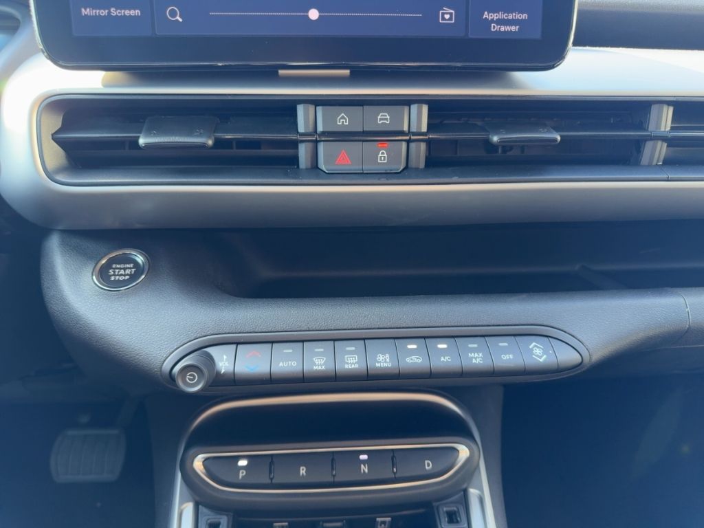 Fahrzeugabbildung Jeep Avenger e-Hybrid Altitude NAVI ALLWETTER WINTER