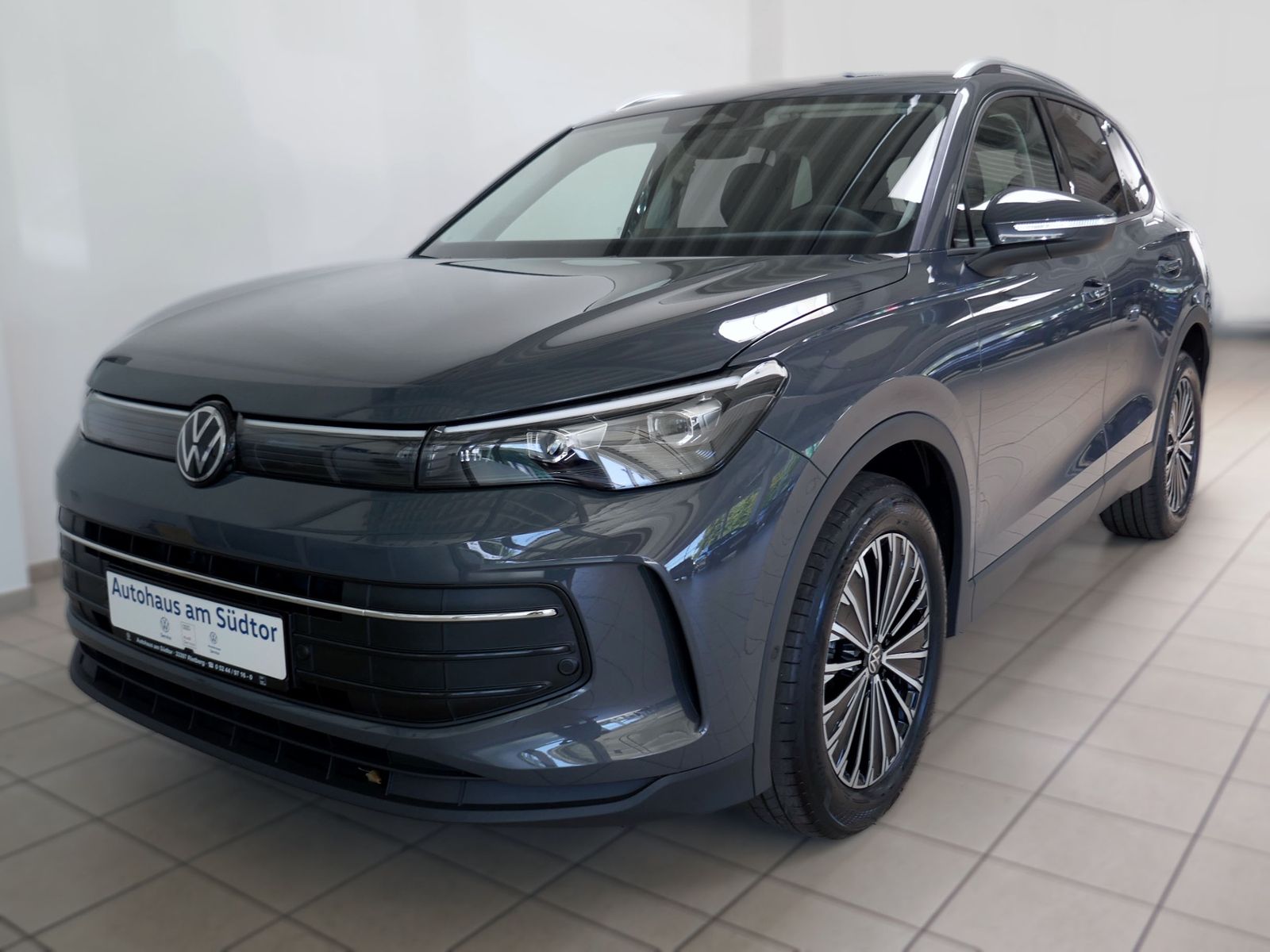 Fahrzeugabbildung Volkswagen Tiguan Life 2.0 TDI DSG | LED AHK RFK ACC