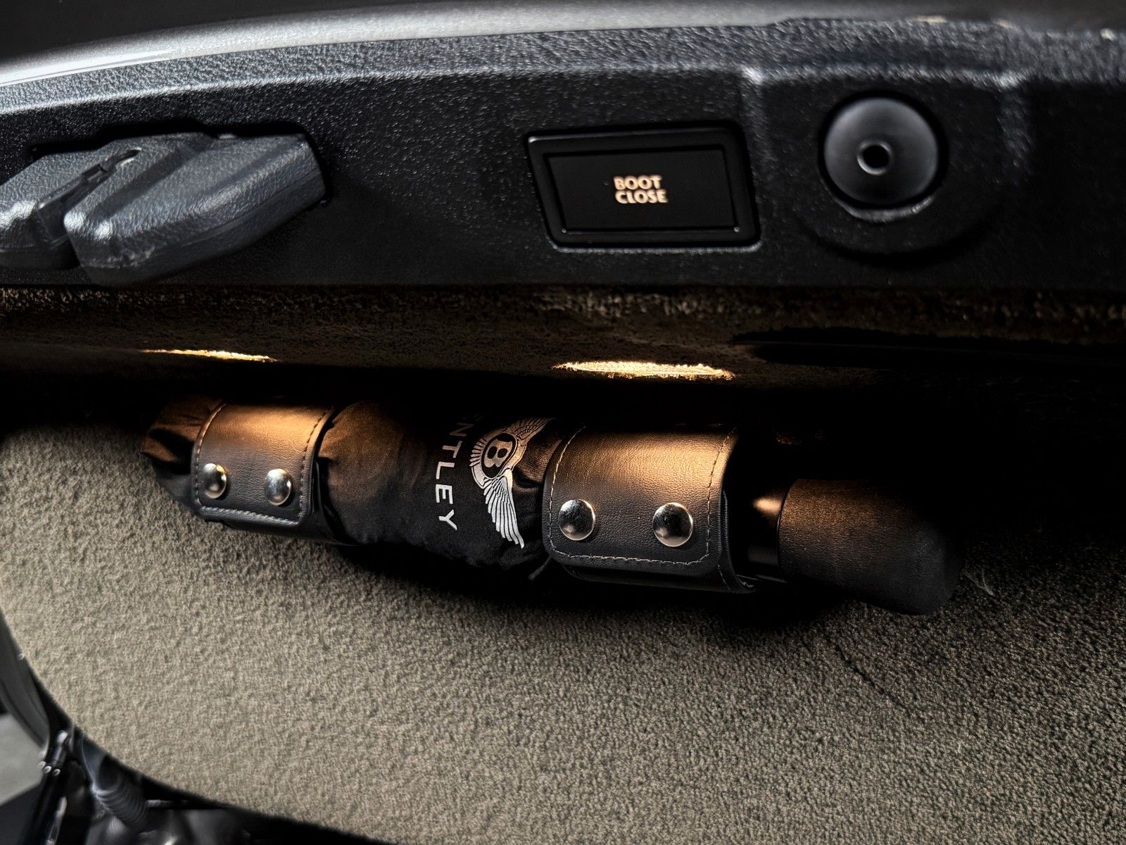 Fahrzeugabbildung Bentley Continental GT 6.0 W12 Speed 4WD Automatik