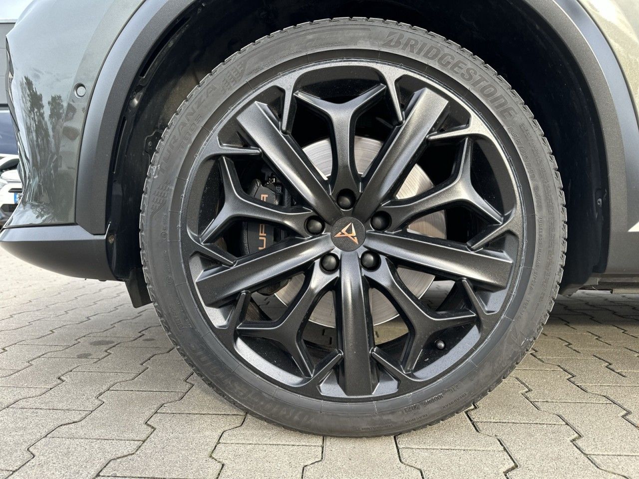 Fahrzeugabbildung CUPRA Formentor VZ Tribe Edition 2.0 TSI 4Drive DSG - mit KI generiert/bearbeitet