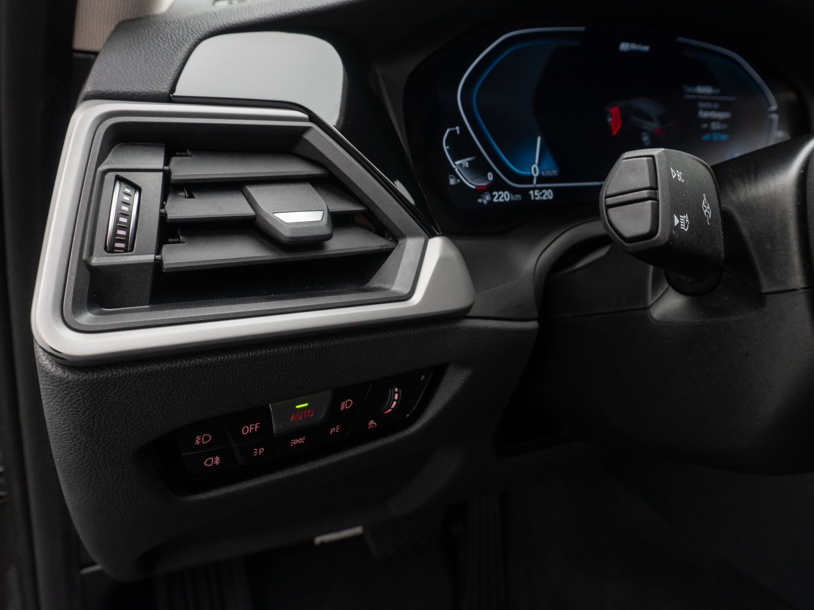 Fahrzeugabbildung BMW 320e DAB CockPitPro Lordos PDC Stop&Go Alarm LED