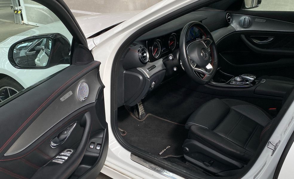 Fahrzeugabbildung Mercedes-Benz E43 AMG 4Matic Limousine Pano Burmeser Night 20"