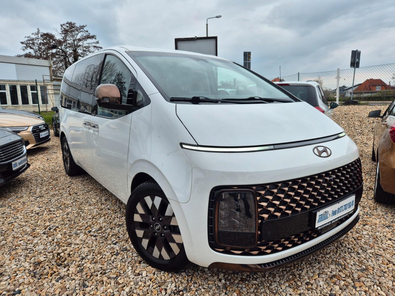 Hyundai Staria Signature 2WD