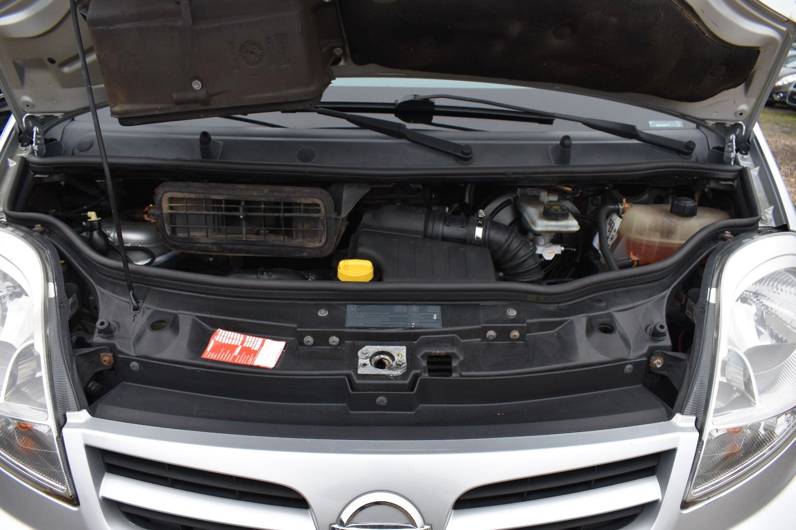 Fahrzeugabbildung Nissan Primastar Kombi L1H1 2.7t 9.Sitzer AHK Klima