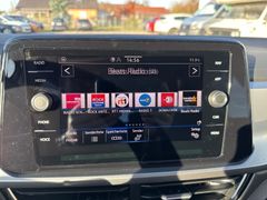 VW T-Roc Limited 1.5DSG AHK LED ACC  8Fach