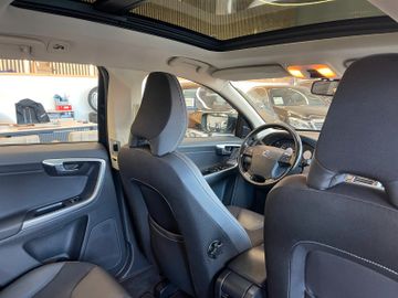 Volvo XC60 Momentum AWD *BI-XENON*PANO*NAVI*PDC*AHK*
