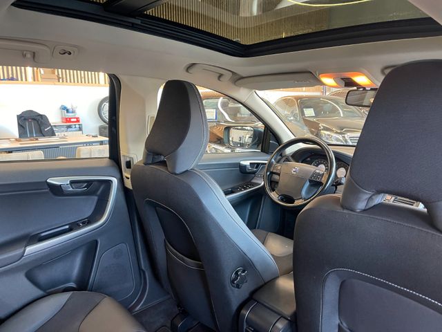 Volvo XC60 Momentum AWD *BI-XENON*PANO*NAVI*PDC*AHK*