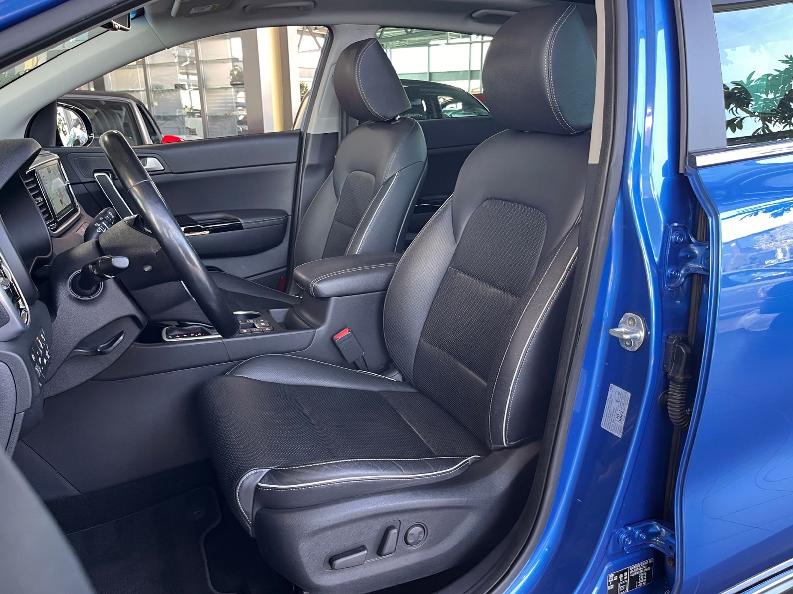 Fahrzeugabbildung Kia Sportage Platinum Edition 4WD AHK LEDER NAV SHZ