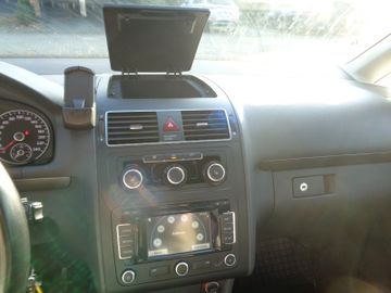 Bild 11 VW Touran Comfortline 1.4 140PS PDC NAVI SHZ BT TEM