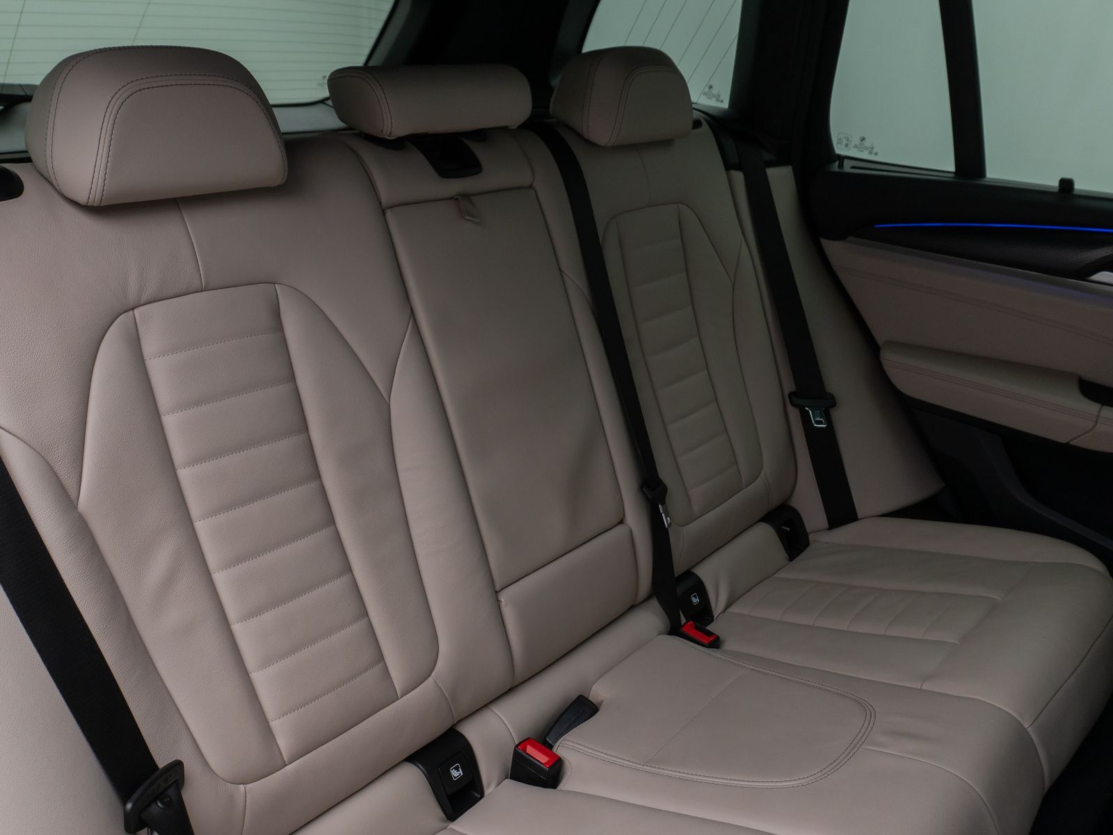 Fahrzeugabbildung BMW X3 xD30d M Sport Kamera DAB HiFi AHK Komfort 20"