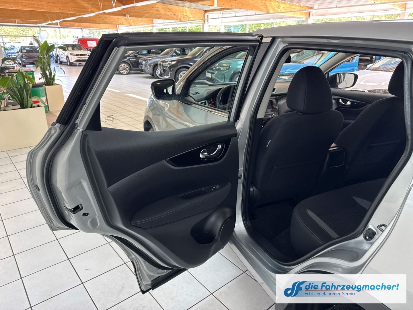 Fahrzeugabbildung Nissan Qashqai Shiro Navi Mehrzonenklima DAB SHZ Spurha