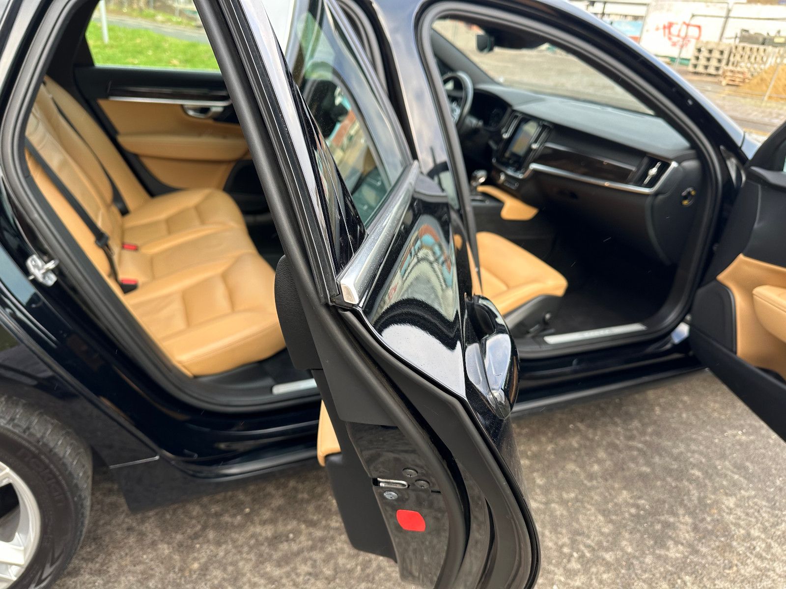 Fahrzeugabbildung Volvo V90 KOMBI GEARTRONIC MOMENTUM*PANO+LEDER*