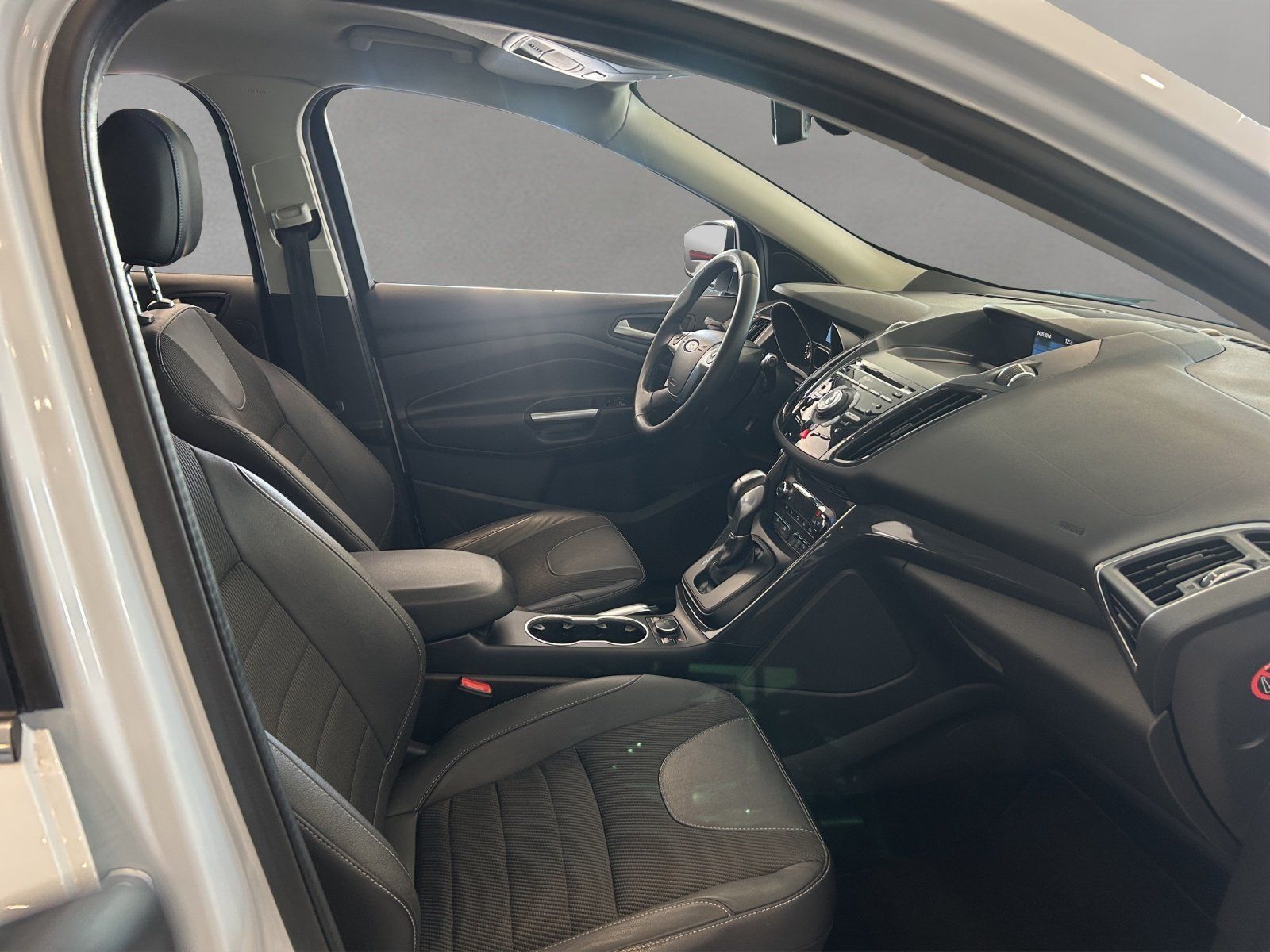 Fahrzeugabbildung Ford Kuga Titanium 1,6 Ecoboost 4x4 Automatik
