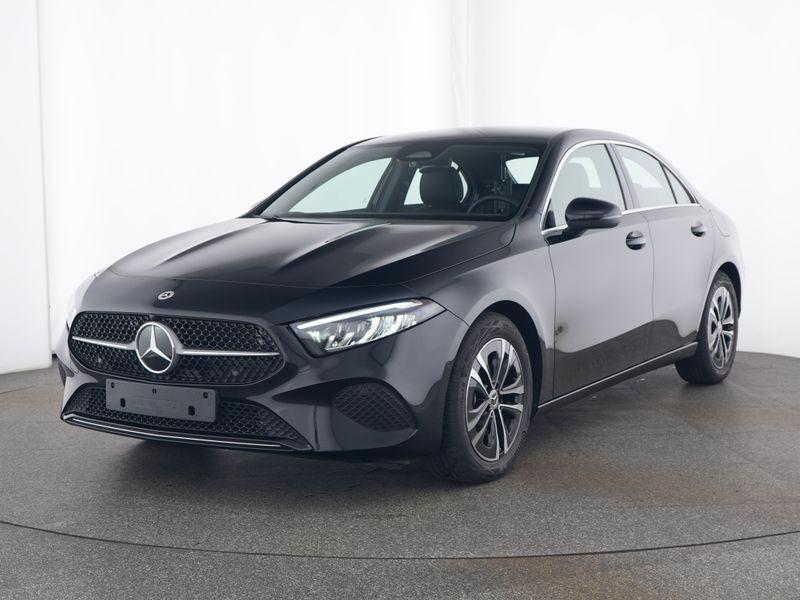 Mercedes-Benz A 220 4M Limousine ALLRAD+AHK+LENKRHZ+LED+KAMERA