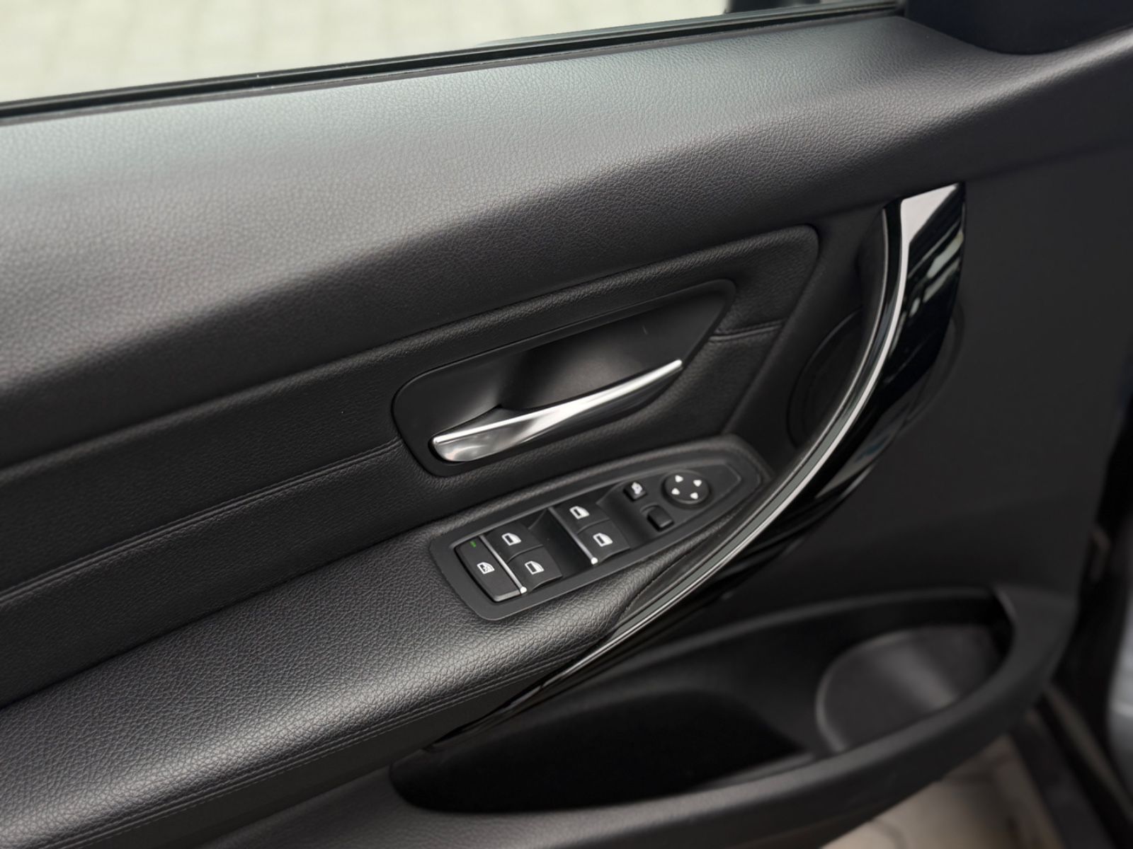 320d Aut. Advantage Pano Leder Navi HUD