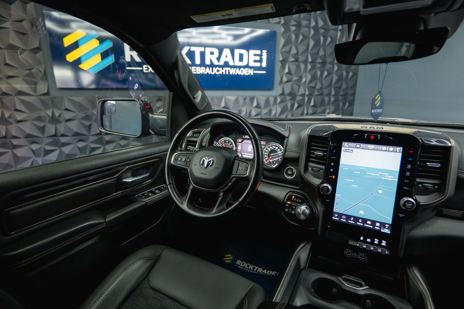 Fahrzeugabbildung Dodge RAM 5.7 V8 HEMI 4x4 OFFROAD Night-Paket *LED*19%