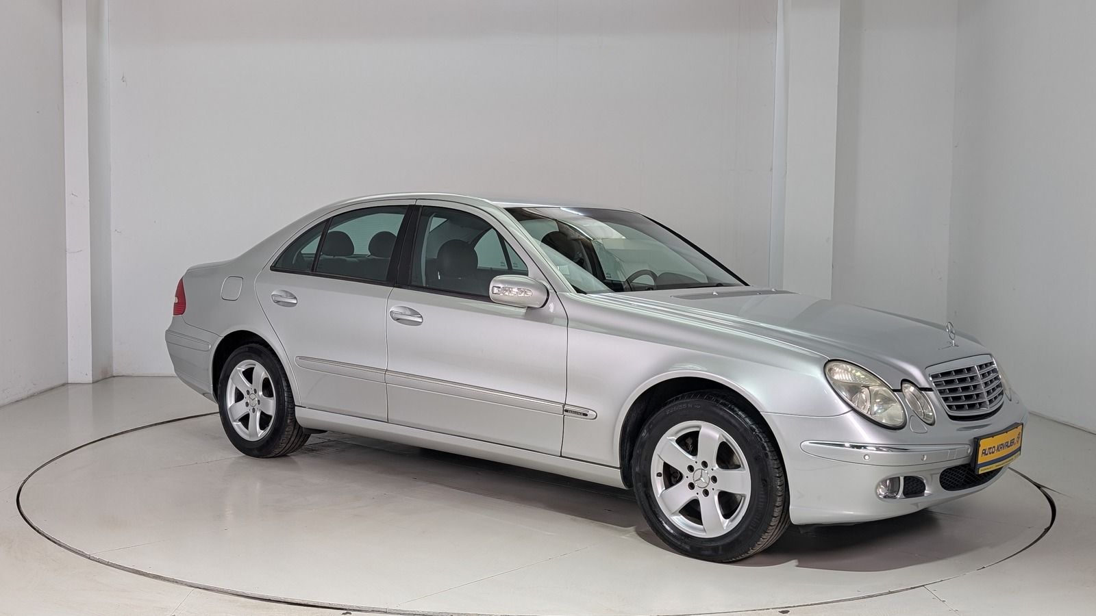 Fahrzeugabbildung Mercedes-Benz E 320 4Matic * Bi- Xenon * STHZ * Elegance