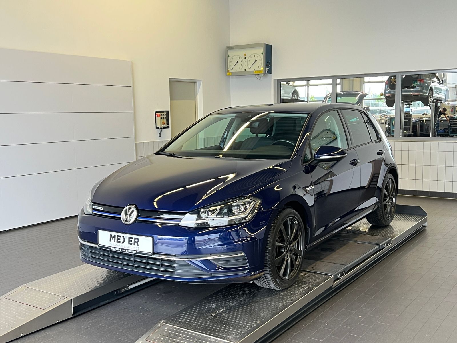 Fahrzeugabbildung Volkswagen Golf VII Comfortline 1.5 TSI ACT *Standhzg.,LED,