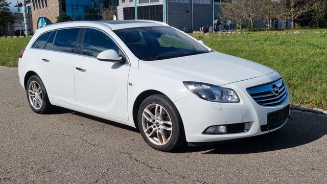 Opel Insignia A Sports Tourer 4x4*Motor 47000*Tüv Neu