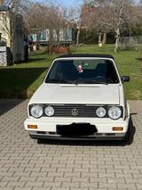 Volkswagen Golf - Volkswagen Golf Oldtimer mit Benzin-Antrieb: Cabrio