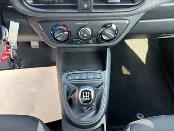 Hyundai i10 1.2 INTRO -NAVI-PDC-KAMERA-SITZHZG.+WR