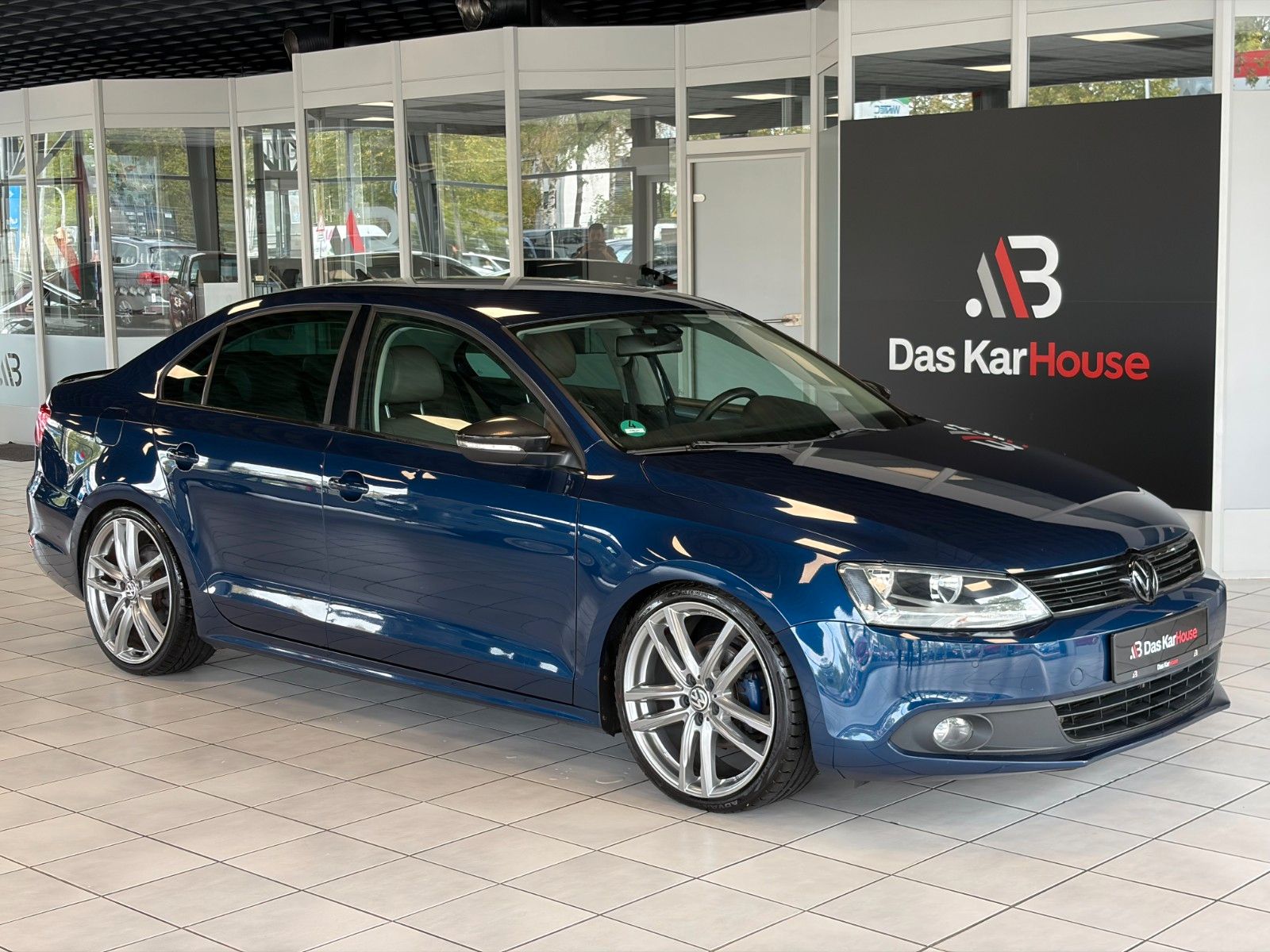 Volkswagen Jetta VI 2.0 TDI Highline · Apple CarPlay·Leder