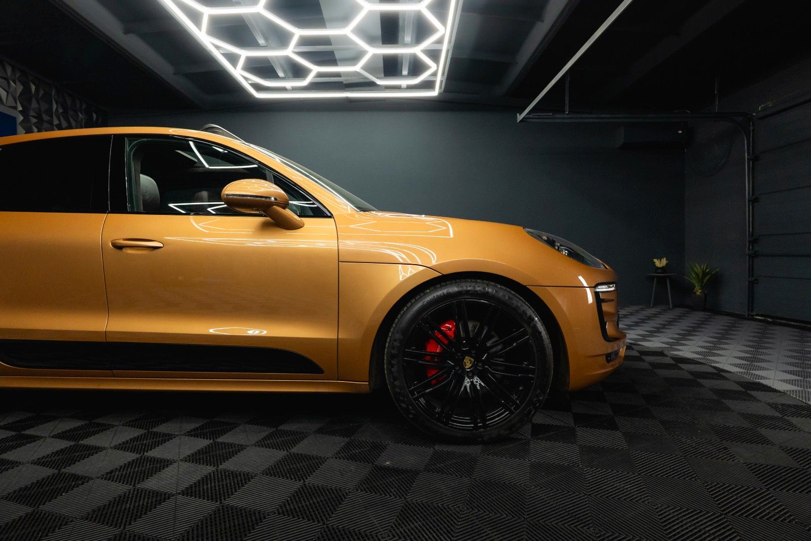 Fahrzeugabbildung Porsche Macan Turbo FENRIR | AURUM | CHRONO+ | LUFT | 21