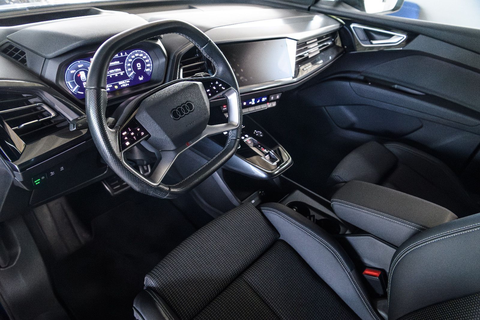Fahrzeugabbildung Audi Q4 e-tron 45 RFK/MATRIX