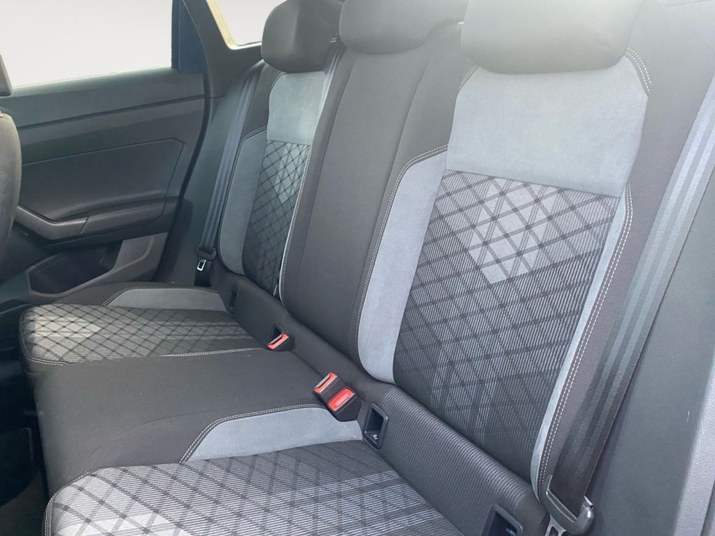 Fahrzeugabbildung Volkswagen Taigo 1.0TSI DSG R-Line Navi,LED,ACC,RFK,SH