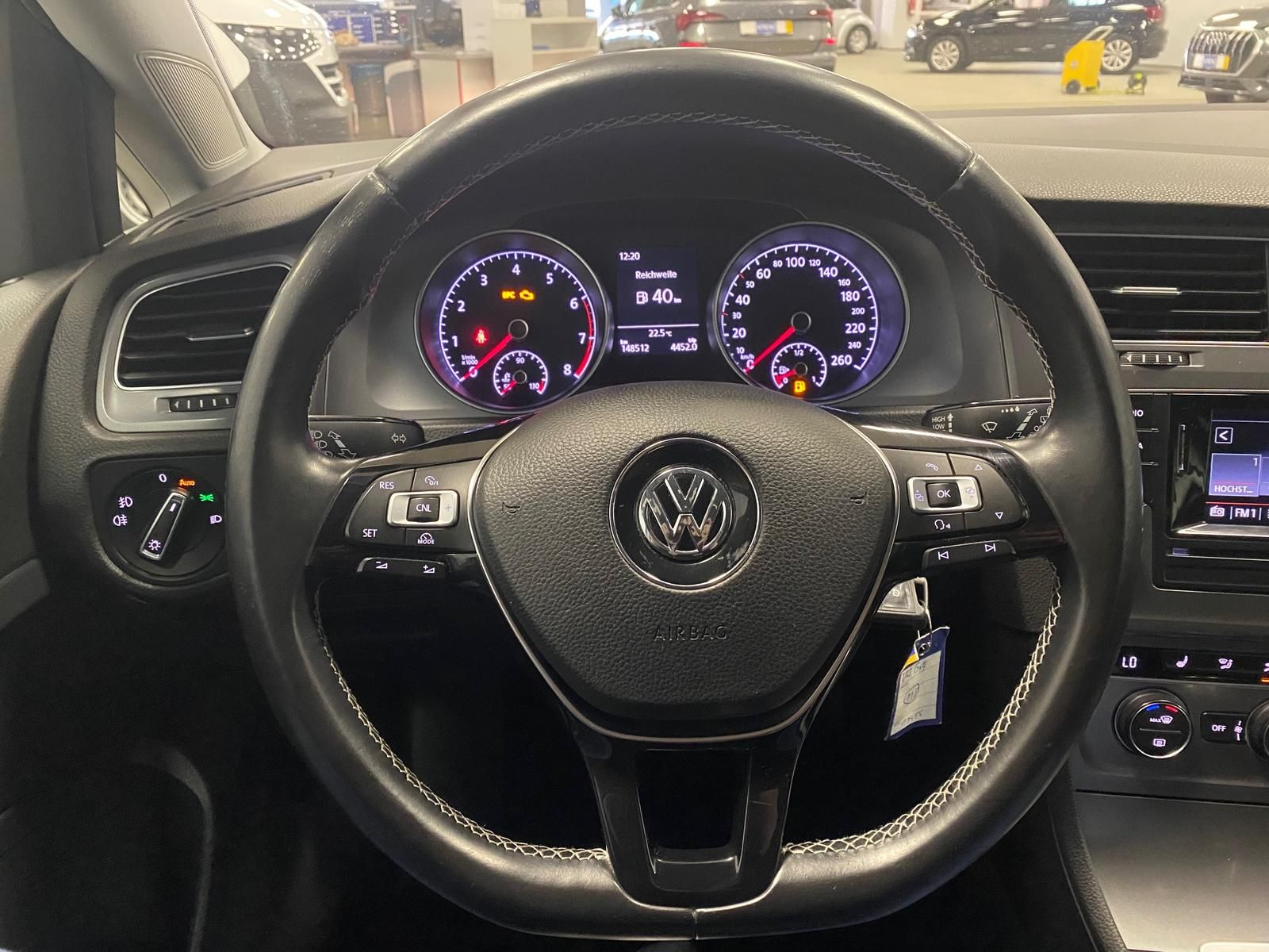 Fahrzeugabbildung Volkswagen Golf 1.2 TSI Lounge BMT+ PDC V&H+SITZHEIZ+KLIMA+