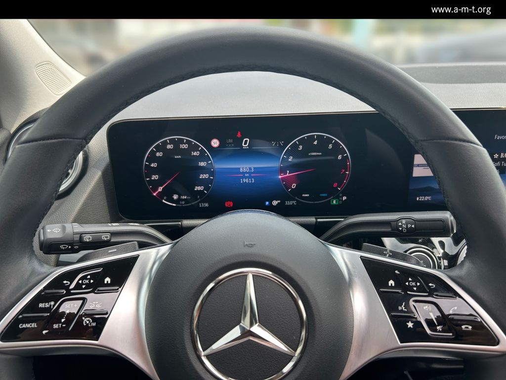 MERCEDES-BENZ GLA 200