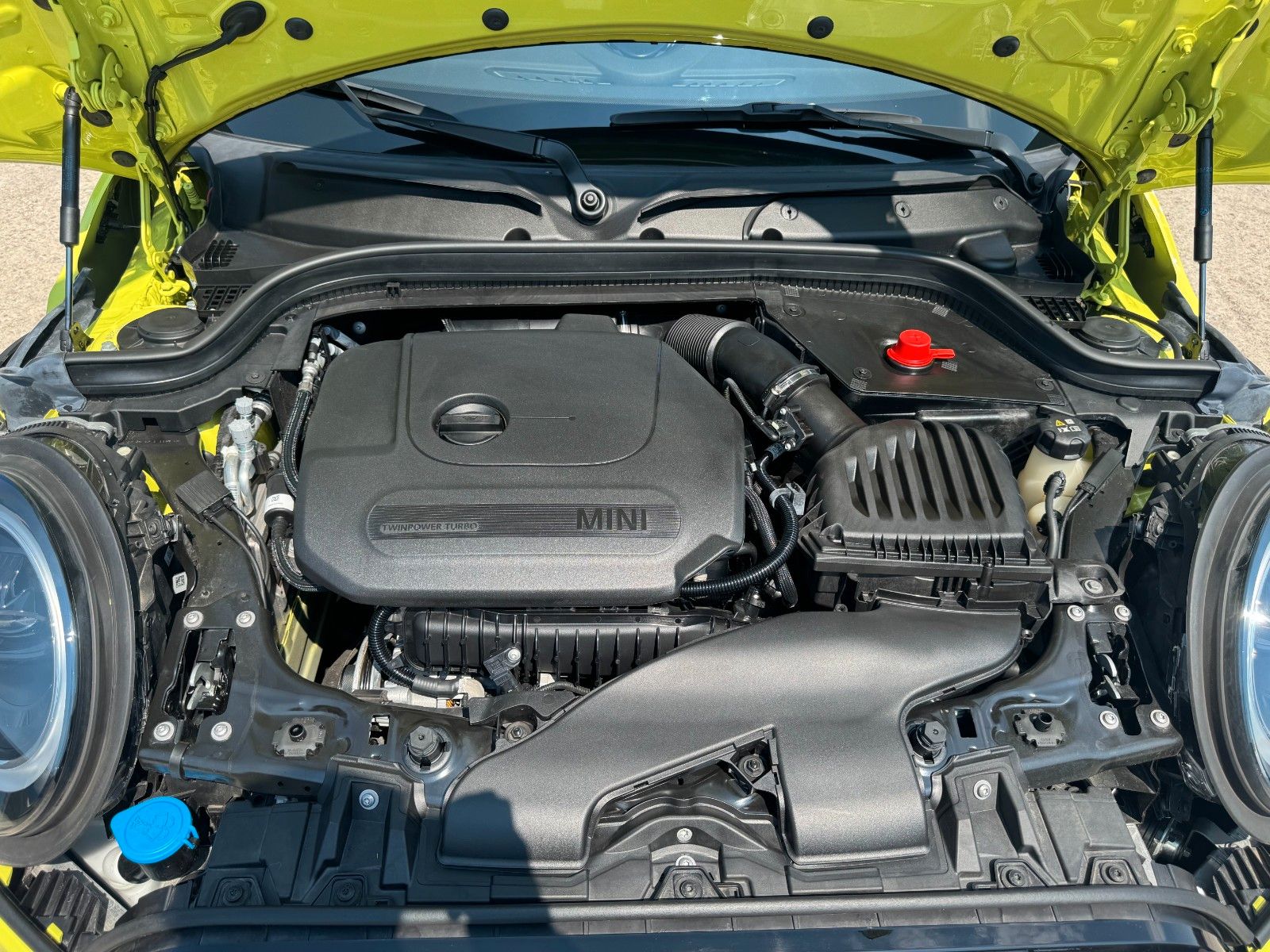 Fahrzeugabbildung MINI Cooper 1.5 JCW-Trim Panorama CarPlay DAB LHZ